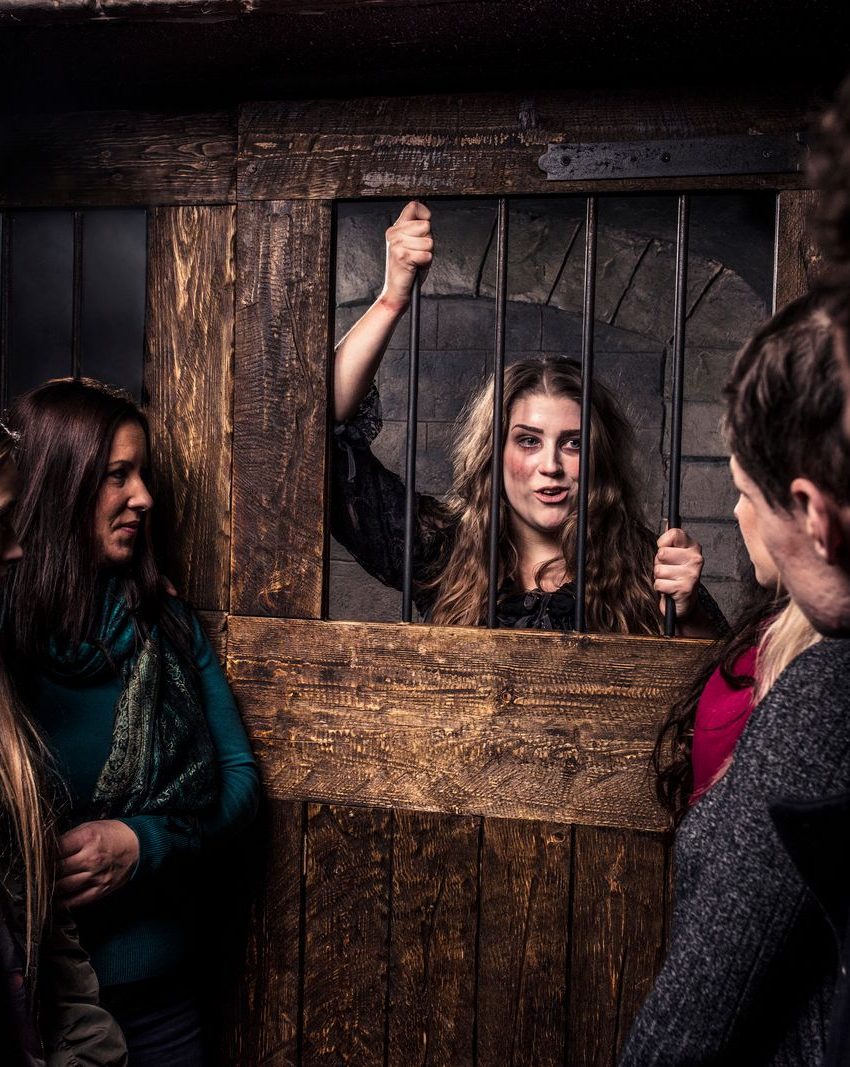 An Actor Talks to Guests From Behind Bars In The London Dungeons